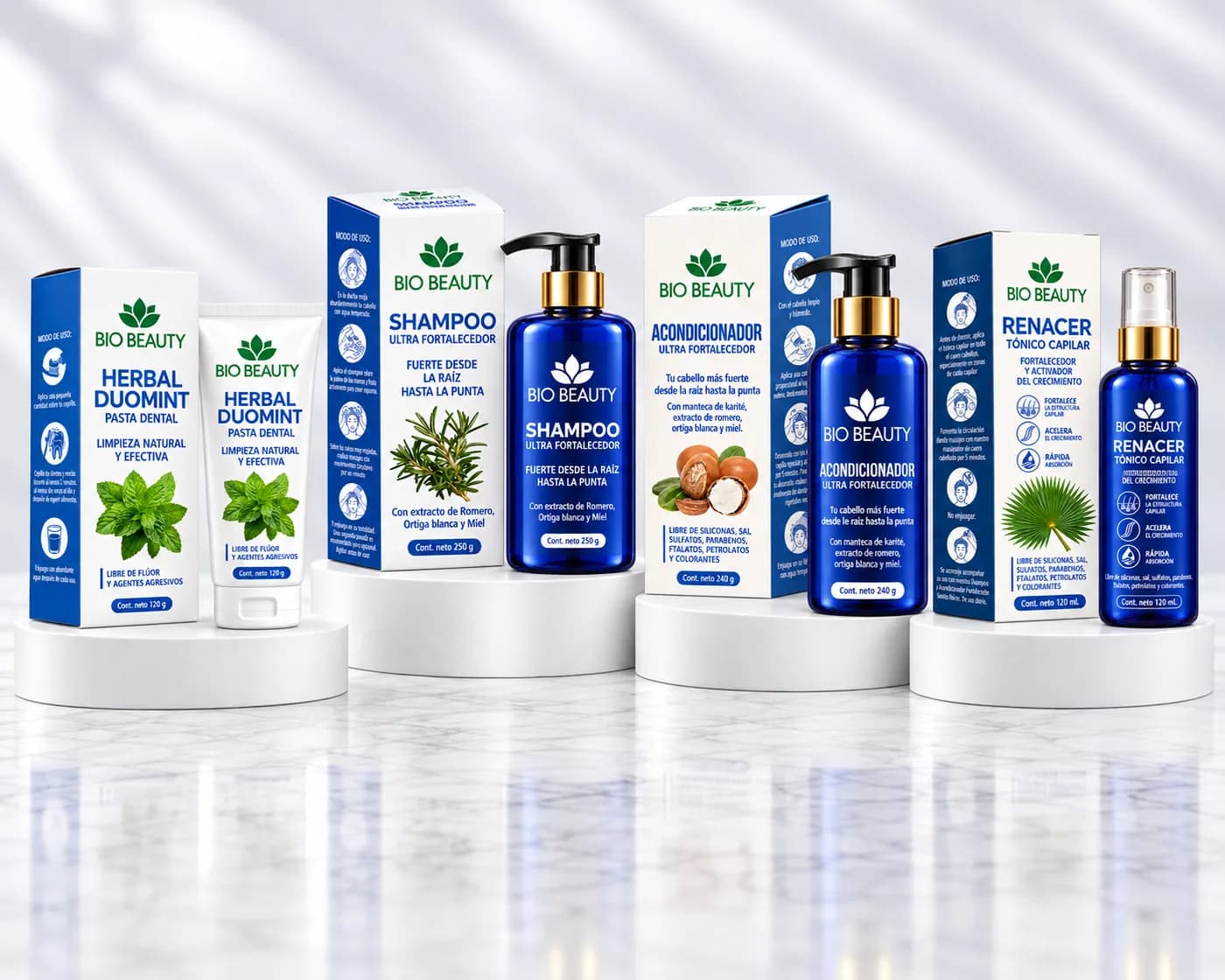 Acondicionador, shampoo, Herbal Duomint y Renacer de Bio Beauty sobre pedestales de mármol